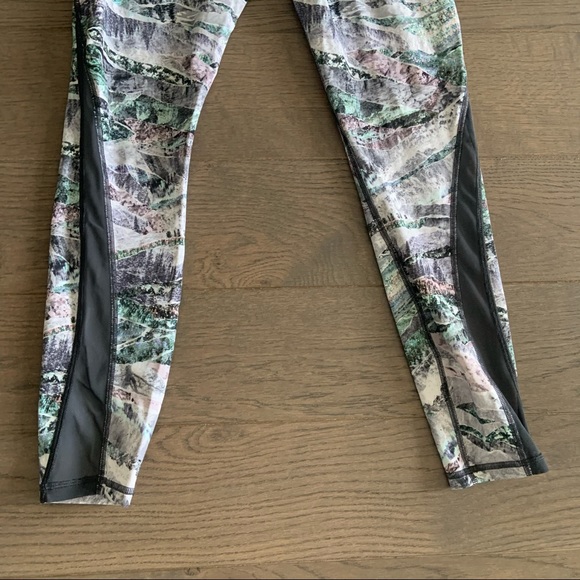 Lululemon Train Times Legging 25" - Picture 8 of 9